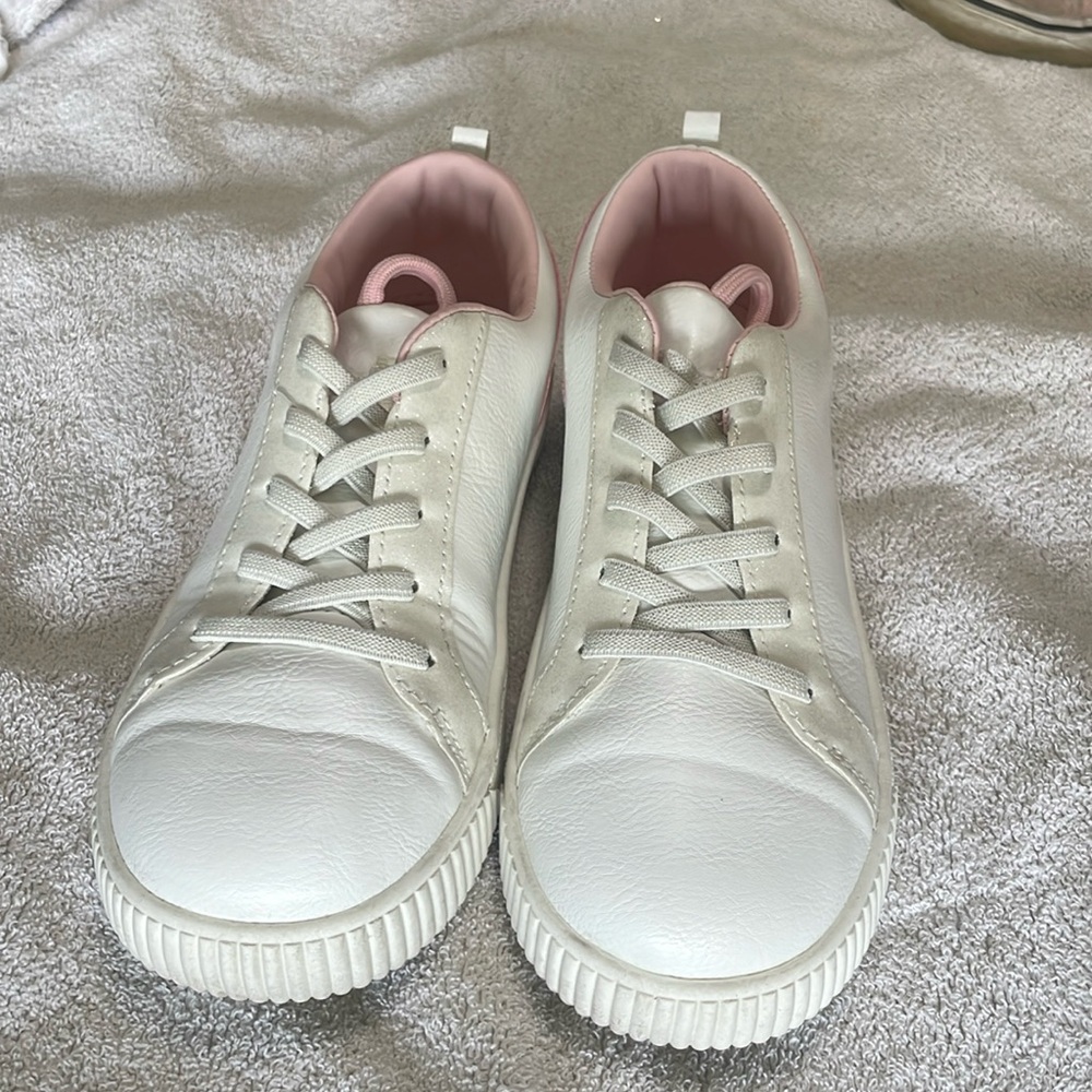 White leather shoes, size girls 3